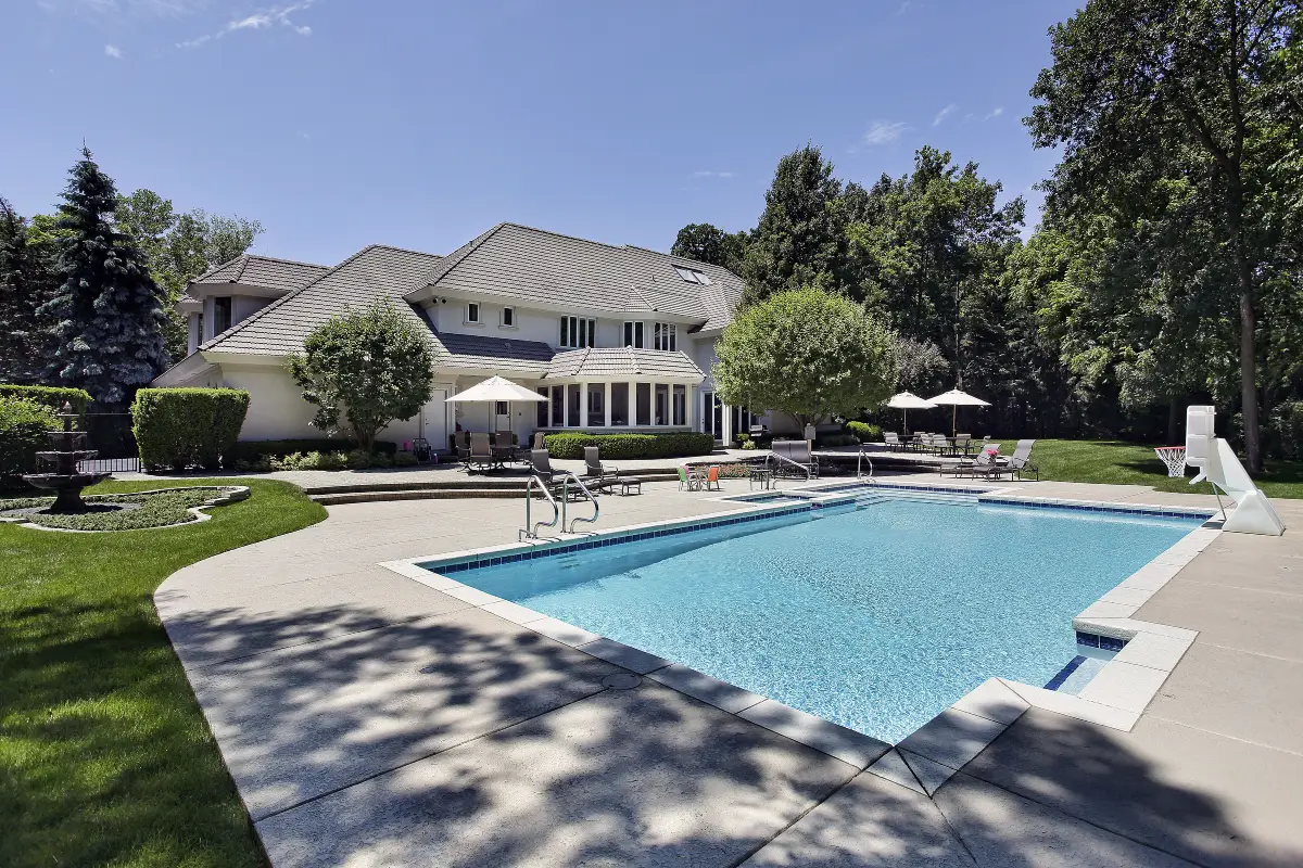 From Lakefront Retreat to Steady Income: Renting in Osage Beach